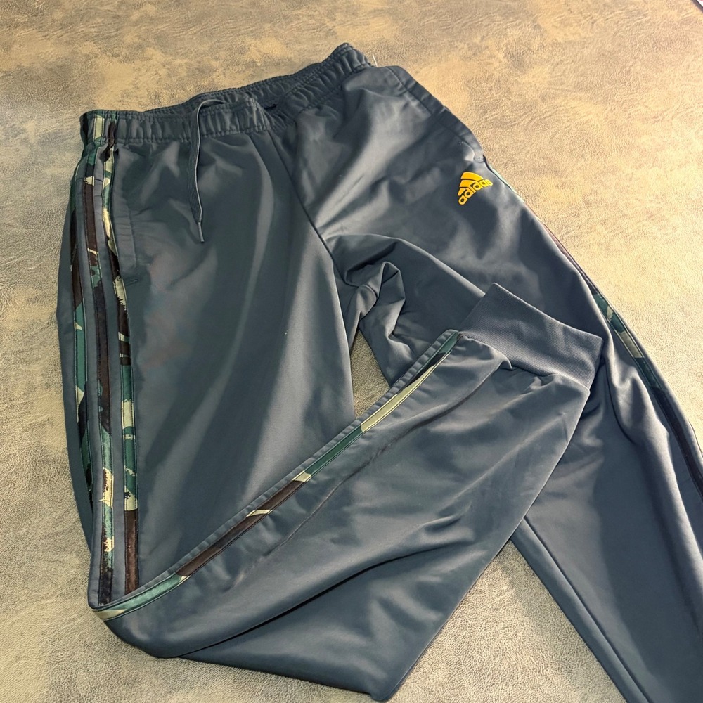 Adidas Track Pants Mens Small Grey Camo Stripe Primegreen Joggers H48440